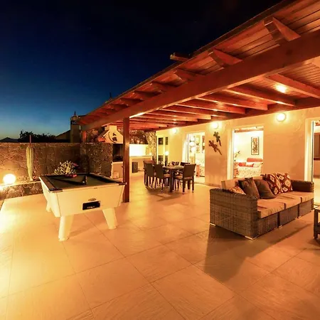 Dos Piedras Villa