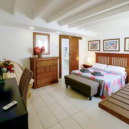 Dos Piedras Villa *